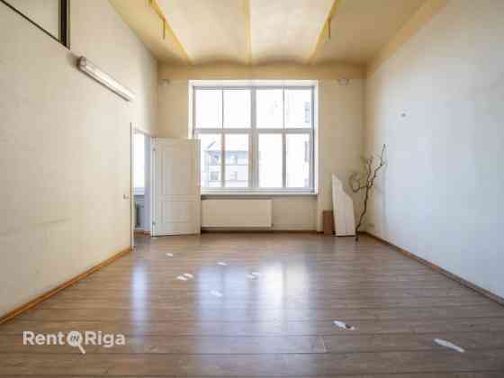 Светлый спортивный или танцевальный зал рядом с центром города!  Планировка: +2 Rīga