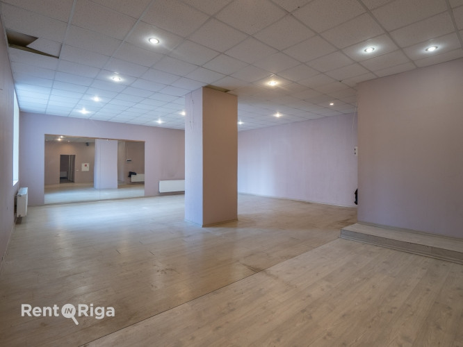 Sporta vai deju zāle pilsētas centra tuvumā!  Plānojums: +2 zāles; +2 ieejas; +Sporta zāle; Rīga - foto 3
