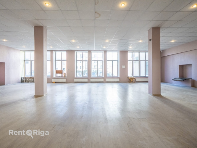 Sporta vai deju zāle pilsētas centra tuvumā!  Plānojums: +2 zāles; +2 ieejas; +Sporta zāle; Rīga - foto 2
