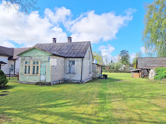Privātmāja, vasarnīca, šīfera jumta segums, ķieģeļu mūra sienas, labiekārtota apzaļumota Jūrmala - foto 7