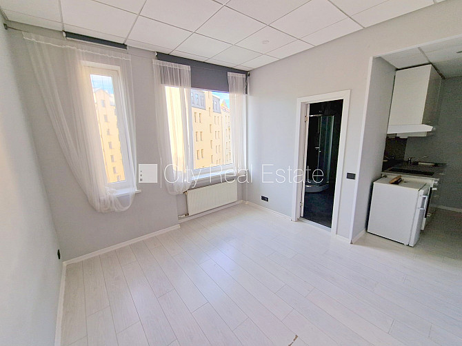 Новостройка, фасадный дом, закрытый двор, вход с улицы, лифт, лестничная клетка Рига - изображение 16