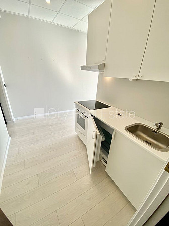 Новостройка, фасадный дом, вход с улицы, лифт, лестничная клетка после Рига - изображение 17