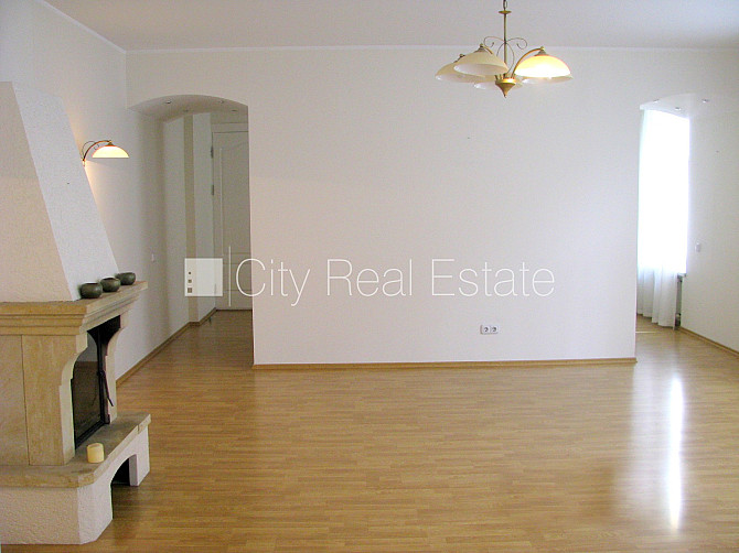 Фасадный дом, реновированный дом, закрытый двор, вход с улицы, лестничная клетка Рига - изображение 19