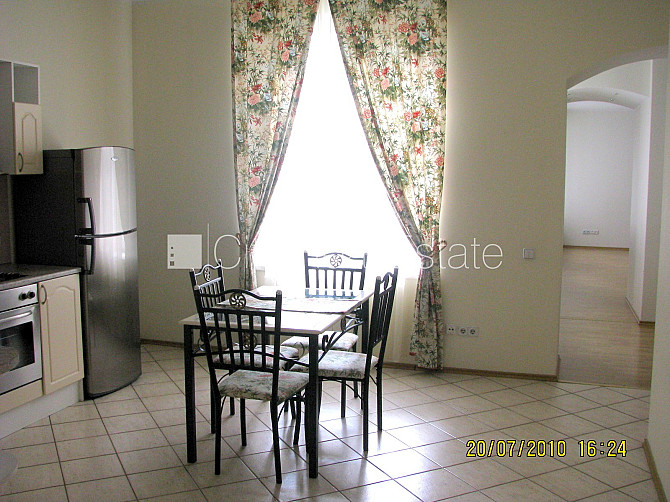 Фасадный дом, реновированный дом, закрытый двор, вход с улицы, лестничная клетка Рига - изображение 18