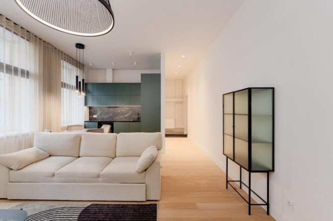 В самом центре города, в полностью реновированном доме сдаётся  новая 2-х Рига - изображение 2