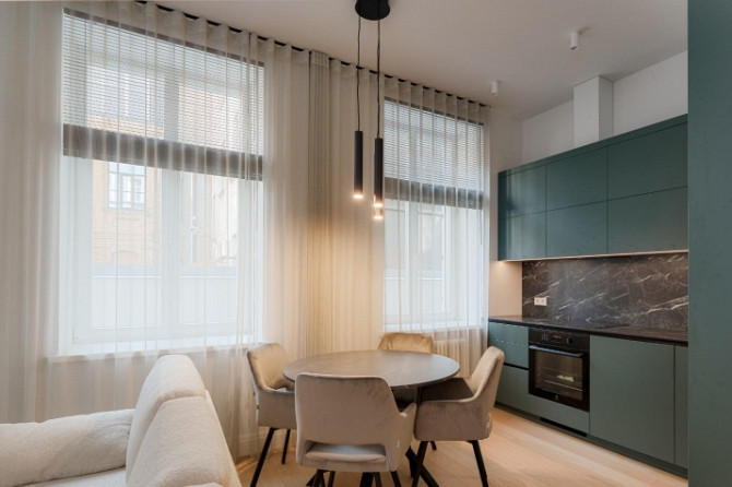 В самом центре города, в полностью реновированном доме сдаётся  новая 2-х Рига - изображение 1