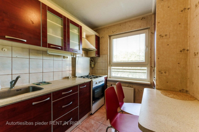 Pārdod mājīgu 2 istabu dzīvokli zaļajā un mierīgajā Āgenskalnā  Piedāvājumā gaišs un Rīga - foto 3