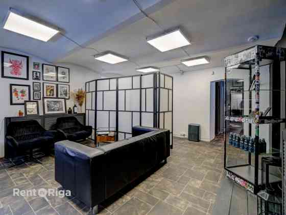 Veikala vai salona telpas puspagrabā. Ar autostāvvietu pagalmā.  Telpās iepriekš atradās tetovēšanas Rīga