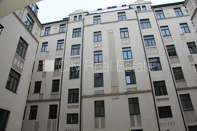 Здание во дворе, реновированный дом, благоустроенный озеленённый двор, закрытый Рига - изображение 14