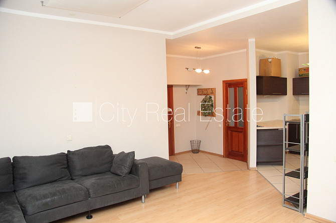 Здание во дворе, реновированный дом, благоустроенный озеленённый двор, закрытый Рига - изображение 17