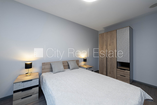 Новостройка, энергоэффективный дом, территория обнесена забором, вход с улицы, во Рига - изображение 9