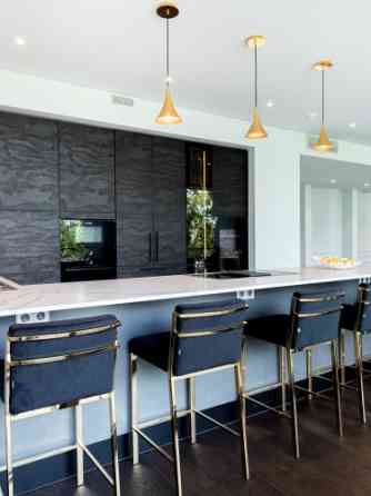 Эта роскошная квартира с великолепным видом на реку и Старую Ригу из окон от пола Rīga