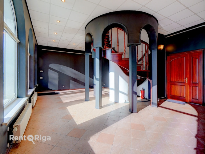 Komerctelpas ar plaša pielietojuma iespējām atsevišķā mājā.  Īpašuma priekšrocības: Rīga - foto 5