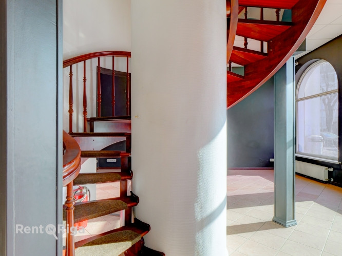 Komerctelpas ar plaša pielietojuma iespējām atsevišķā mājā.  Īpašuma priekšrocības: Rīga - foto 9