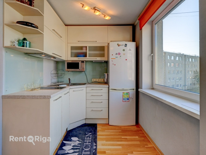 Сдаётся 3комнатная квартира!  Планировку квартиры составляет кухня, совмещённая Рига - изображение 5
