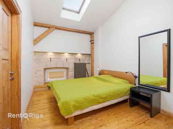 Эксклюзивная двухуровневая мансардная квартира с частной террасой на крыше  в Рига