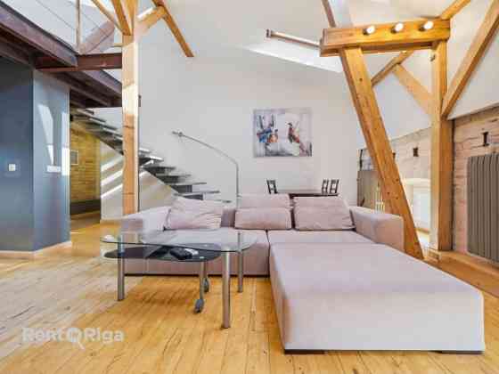 Эксклюзивная двухуровневая мансардная квартира с частной террасой на крыше  в Рига