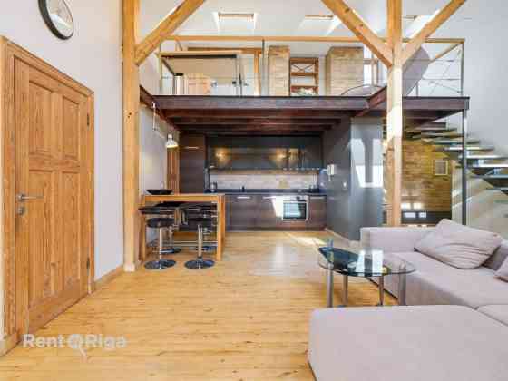 Эксклюзивная двухуровневая мансардная квартира с частной террасой на крыше  в Рига