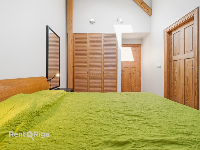 Эксклюзивная двухуровневая мансардная квартира с частной террасой на крыше  в Рига - изображение 8