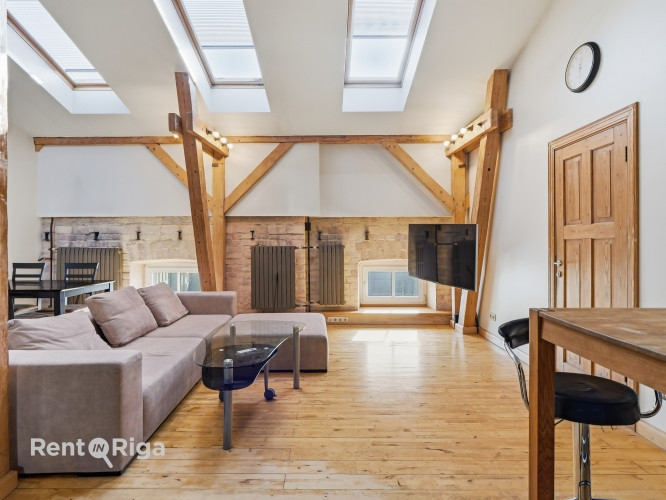 Эксклюзивная двухуровневая мансардная квартира с частной террасой на крыше  в Рига - изображение 2