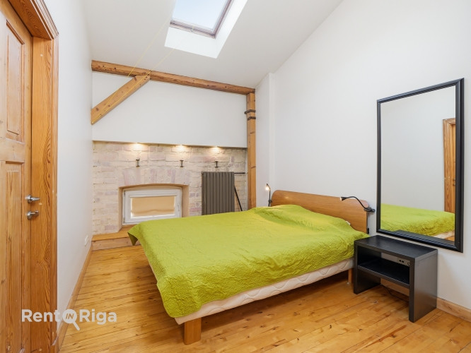 Эксклюзивная двухуровневая мансардная квартира с частной террасой на крыше  в Рига - изображение 6