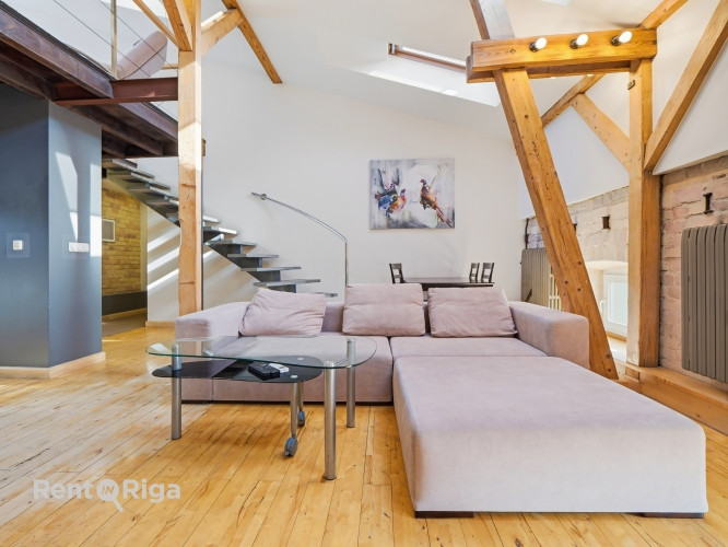 Эксклюзивная двухуровневая мансардная квартира с частной террасой на крыше  в Рига - изображение 1