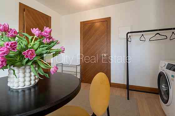 Земля в собственности, кирпичные стены, благоустроенная озеленённая территория, Jūrmala