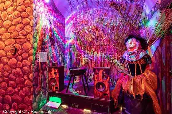 Реставрированный дом, подъездная дорога покрыта брущаткoй, вход с улицы, Rīga