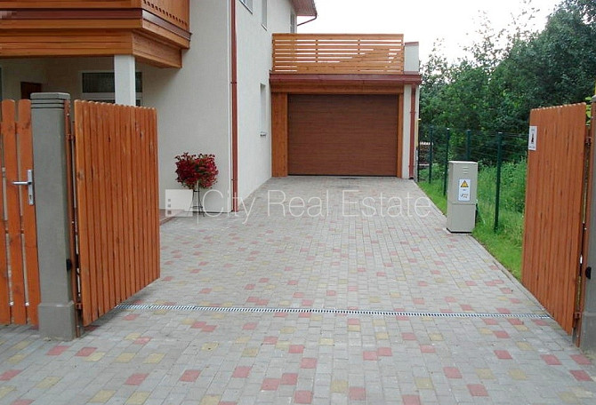 Zeme īpašumā, dvīņu māja, jaunceltne, labiekārtota apzaļumota teritorija, bruģēts Jūrmala - foto 17