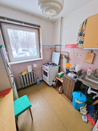 Фасадный дом, вход с улицы, застеклённая лоджия, окна выходят в обе стороны дома, Рига - изображение 19