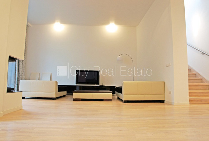 Dvīņu māja, labiekārtots apzaļumots pagalms, iežogota teritorija, garāža vienai Jūrmala - foto 17