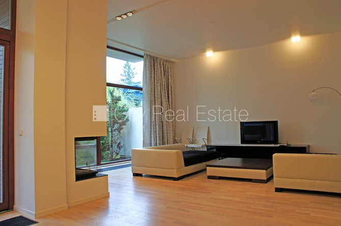 Dvīņu māja, labiekārtots apzaļumots pagalms, iežogota teritorija, garāža vienai Jūrmala - foto 16