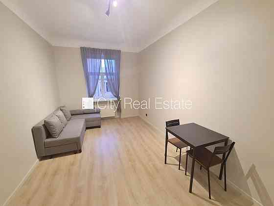 Фасадный дом, реновированный дом, закрытый двор, вход с улицы и со двора, лифт, Рига