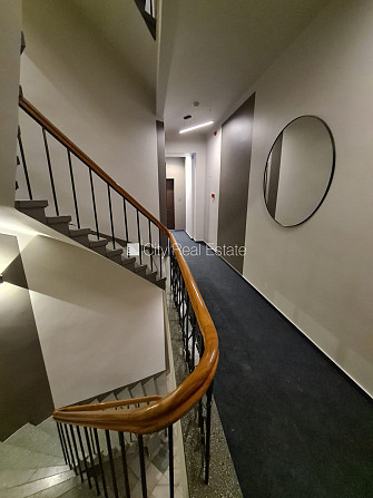 Фасадный дом, реновированный дом, закрытый двор, вход с улицы и со двора, лифт, Рига - изображение 11