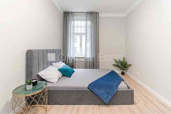 Реновированный дом, лифт, количество спален 1 шт., студио, кухня объединена с Рига