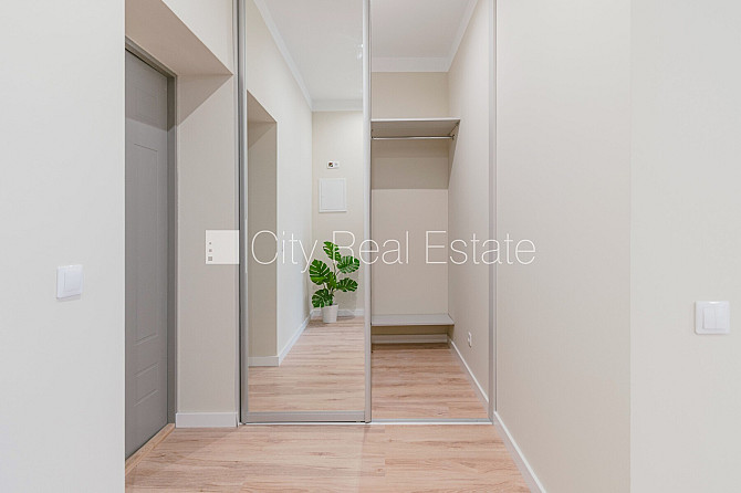 Реновированный дом, лифт, количество спален 1 шт., студио, кухня объединена с Рига - изображение 5