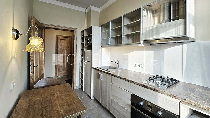 Фасадный дом, закрытый двор, возможность аренды парковки, вход со двора, окна Рига - изображение 10