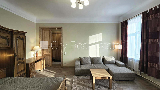 Фасадный дом, закрытый двор, возможность аренды парковки, вход со двора, окна Рига - изображение 8