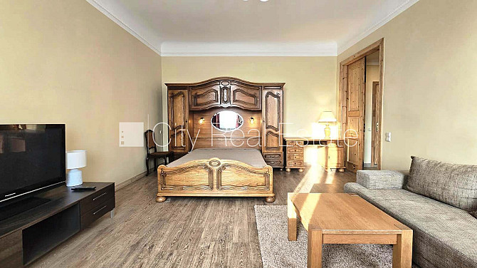 Фасадный дом, закрытый двор, возможность аренды парковки, вход со двора, окна Рига - изображение 7