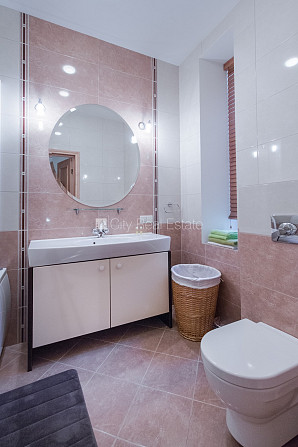 Pagalma māja, labiekārtots apzaļumots pagalms, logi vērsti uz pagalma pusi, studio tipa, Rīga - foto 19