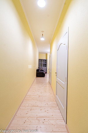 Pagalma māja, renovēta māja, slēgts pagalms, guļamistabu skaits 3 gab., studio tipa, virtuve Rīga - foto 13