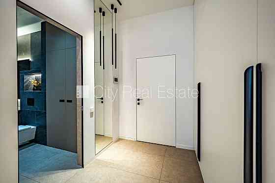 Новостройка, зеленая территория, закрытый двор, въездные ворота оснащены Jūrmala