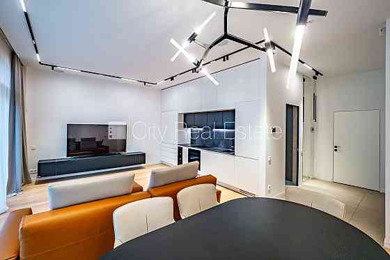 Новостройка, зеленая территория, закрытый двор, въездные ворота оснащены Jūrmala