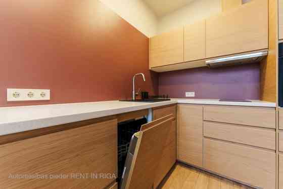 Moderns 2 istabu dzīvoklis  Pilnībā mēbelēts dzīvoklis A. Čaka ielā, pie Ziedoņdārza, piedāvā komfor Рига