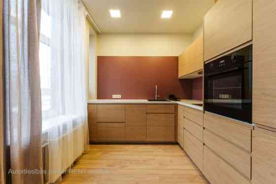 Moderns 2 istabu dzīvoklis  Pilnībā mēbelēts dzīvoklis A. Čaka ielā, pie Ziedoņdārza, piedāvā komfor Рига