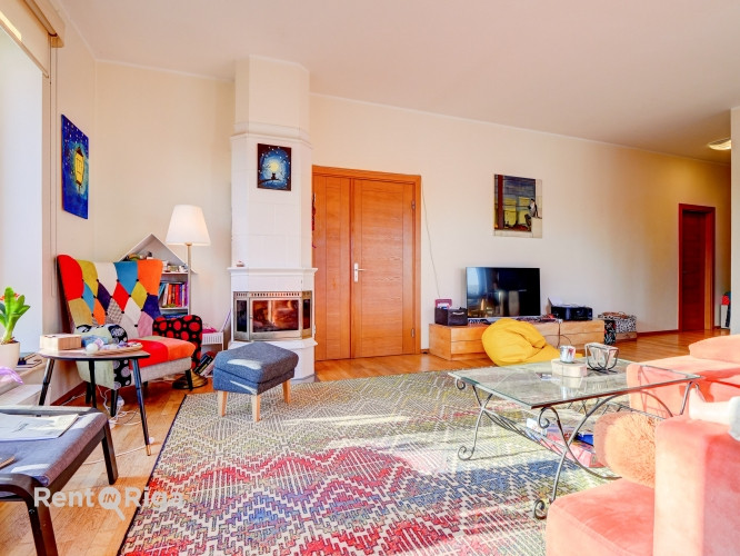 Ekskluzīvs dzīvoklis ar kamīnu, 106 kvm terasi un 2 pazemes autostāvvietām.  Iekštelpu Rīga - foto 9