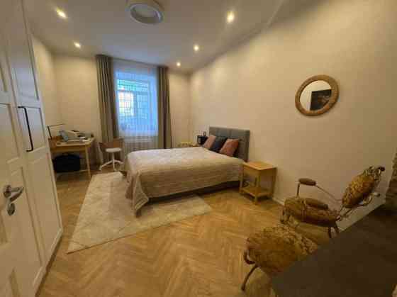 Izīrē klusu un mājīgu 2 istabu dzīvokli!  Dzīvoklis ir gaišs, pilnībā aprīkots un tam ir atsevišķa i Рига