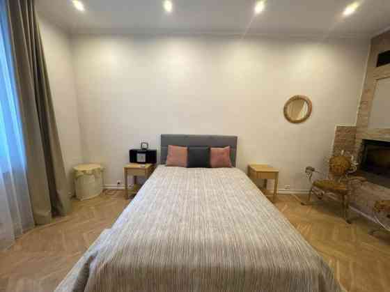 Izīrē klusu un mājīgu 2 istabu dzīvokli!  Dzīvoklis ir gaišs, pilnībā aprīkots un tam ir atsevišķa i Рига