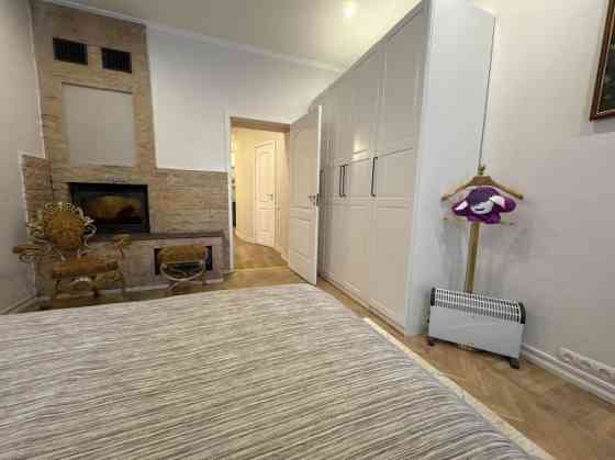 Izīrē klusu un mājīgu 2 istabu dzīvokli!  Dzīvoklis ir gaišs, pilnībā aprīkots un tam ir atsevišķa i Рига