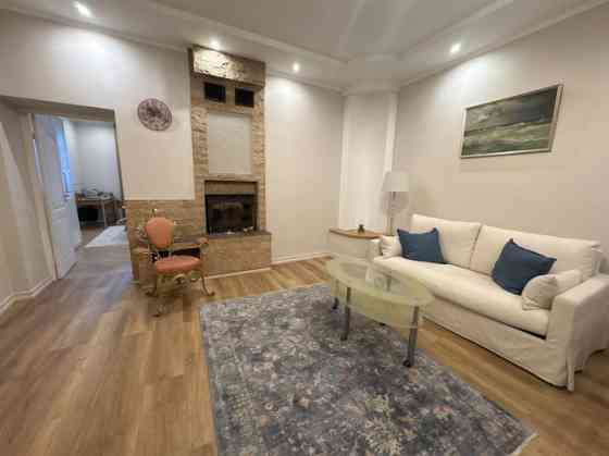 Izīrē klusu un mājīgu 2 istabu dzīvokli!  Dzīvoklis ir gaišs, pilnībā aprīkots un tam ir atsevišķa i Рига